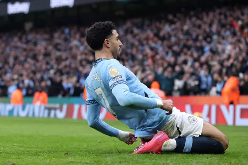 قفز 6 مراكز.. أين يقع مرموش في سباق الحذاء الذهبي الأوروبي؟