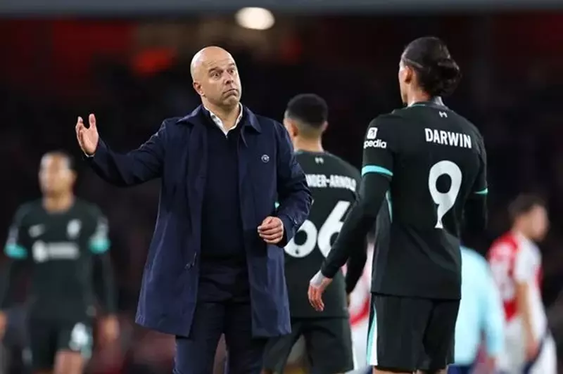 بعد فرصته الضائعة أمام أستون فيلا.. سلوت ينتقد سلوك داروين نونيز