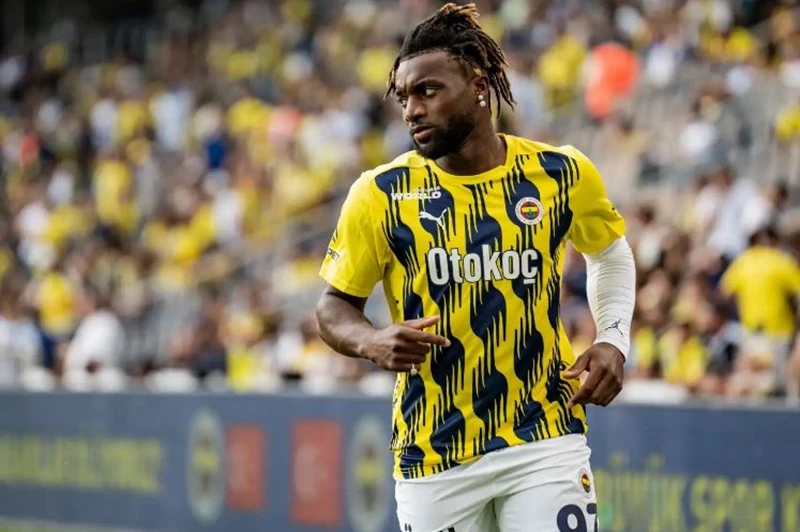 رومانو: نابولي يتوصل إلى اتفاق مع أهلي جدة لاستعارة ماكسيمان