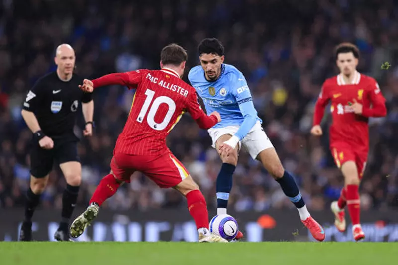 الأخطر بين نجوم سيتي.. تقييم مرموش أمام ليفربول في الصحف الإنجليزية