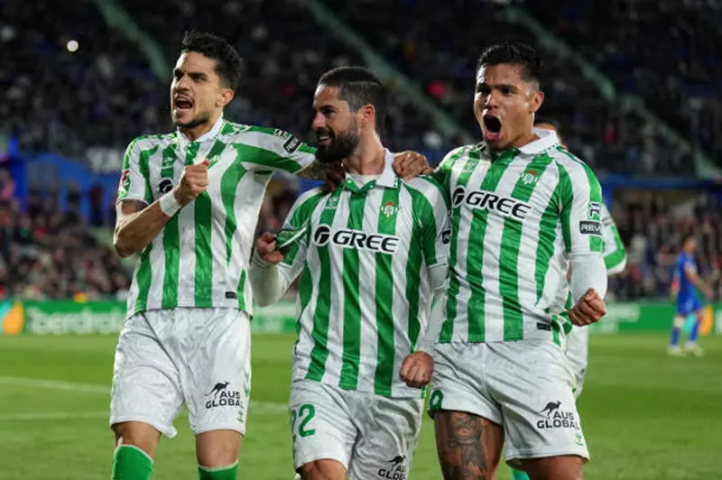 إيسكو يقود بيتيس إلى الفوز على خيتافي في الدوري الإسباني