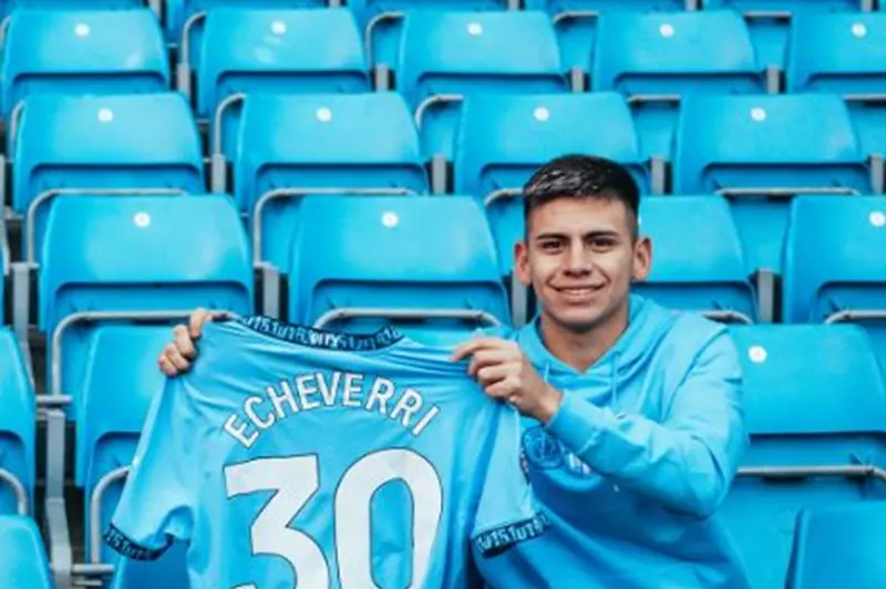 إتشيفيري: تحدثت مع أجويرو قبل الانضمام إلى مانشستر سيتي.. وأحب دوكو وسافينيو