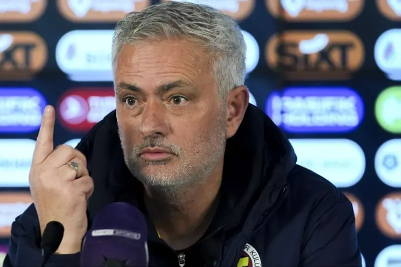 "مُتهم بالعنصرية".. إيقاف مورينيو في تركيا لمدة 4 مباريات