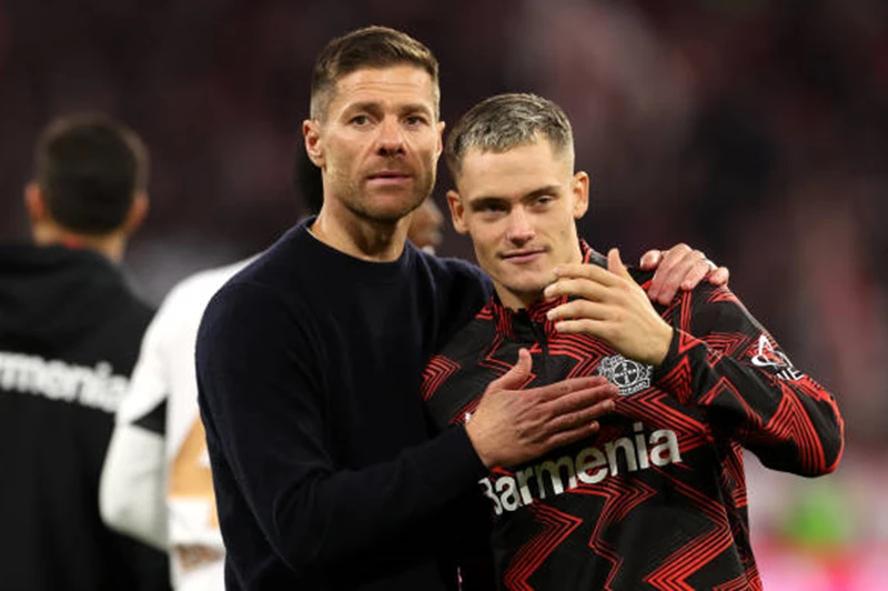 باير ليفركوزن: لدينا الفرصة للاحتفاظ بتشابي ألونسو وفيرتز بعد الصيف