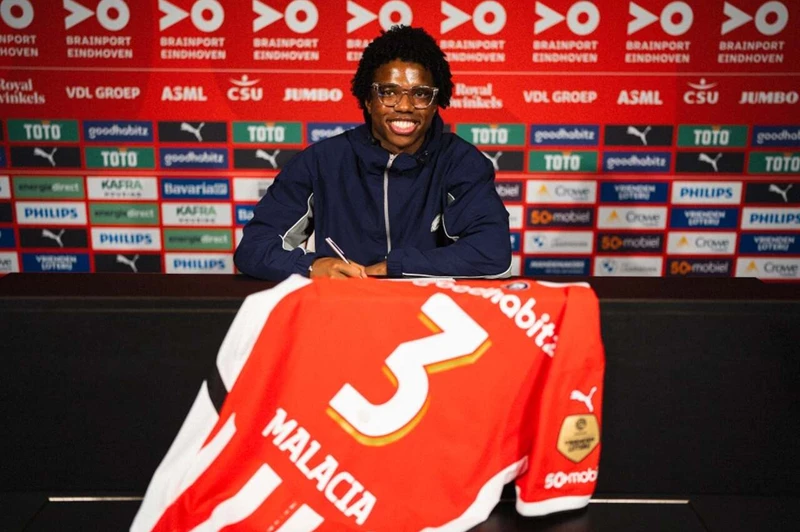 رسمياً.. مانشستر يونايتد يعلن رحيل مالاسيا إلى أيندهوفن