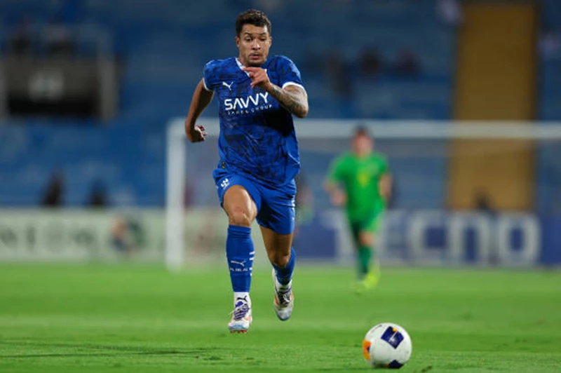 ليوناردو يفض اشتباكه مع ميتروفيتش في الهلال