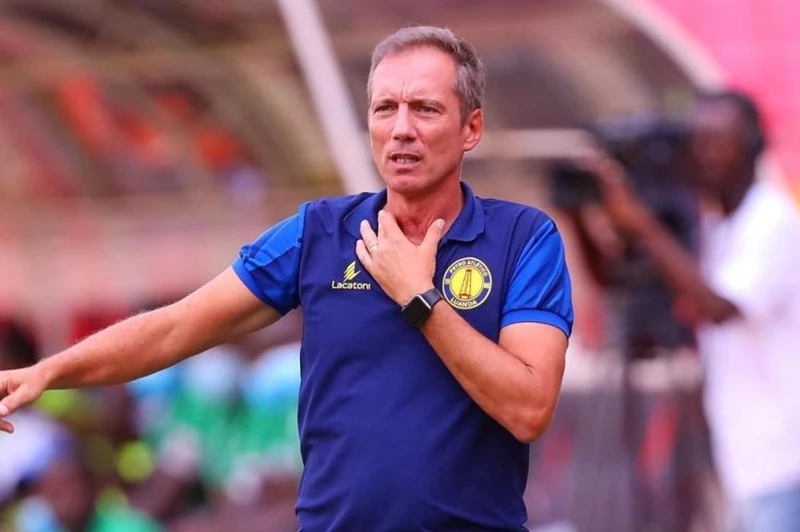 منافس الأهلي وبيراميدز المحتمل.. الجيش الملكي يعلن تعيين ألكسندر سانتوس مدرباً للفريق