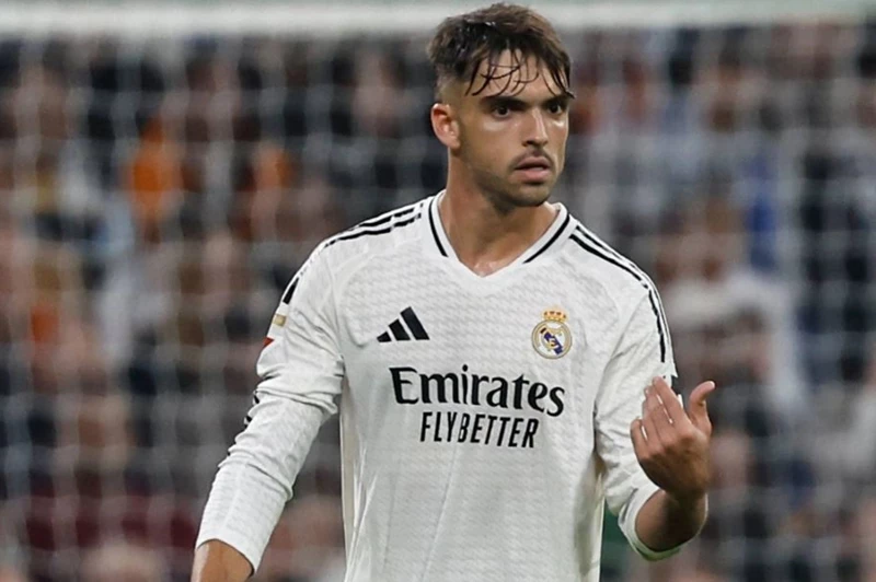 "إحدى أولويات المرحلة".. تقارير: ريال مدريد سيوقع عقود جديدة مع راؤول أسينسيو