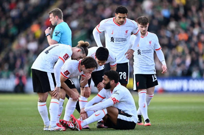 قمة الدوري الإنجليزي.. 3 إصابات تقلق ليفربول قبل مواجهة مانشستر سيتي