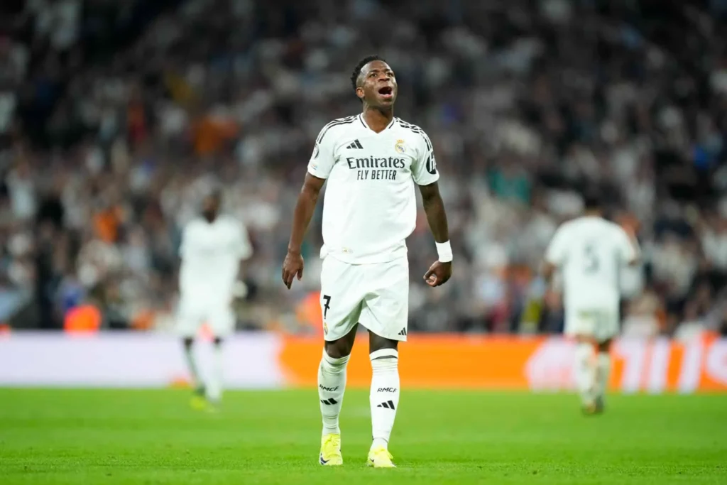 ماتياس يايلسه يرد على أنباء انضمام فينيسيوس جونيور للأهلي السعودي