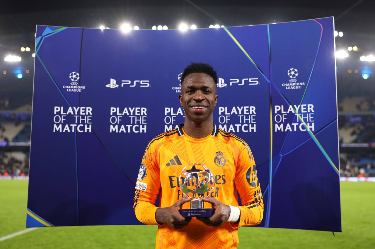 فينيسيوس بعد الريمونتادا ضد مانشستر سيتي يتحدث عن تيفو الجماهير وعرض السعودية!