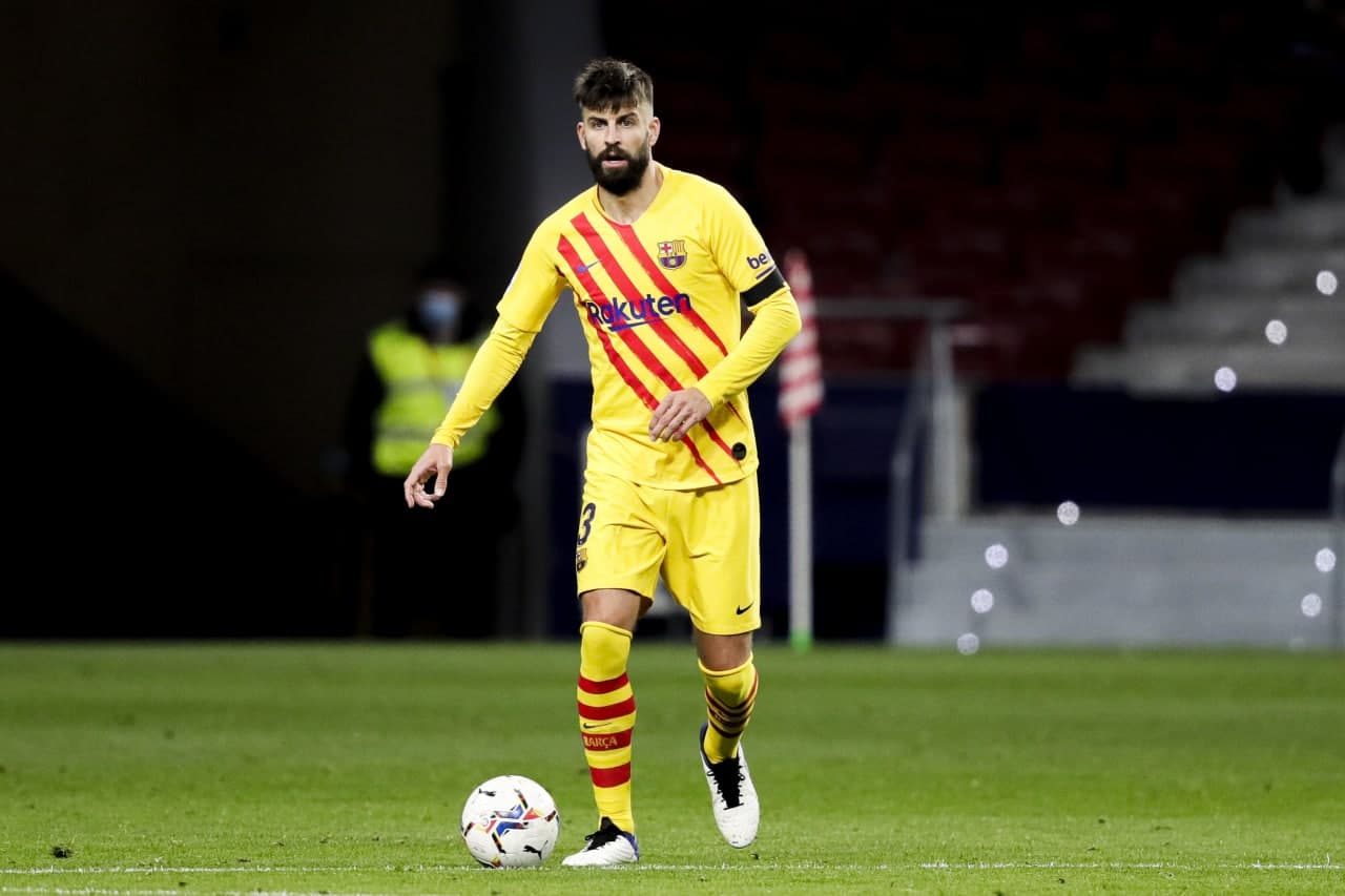 جيرارد بيكيه يحل ضيفًا على إحدى مباريات الدوري المغربي