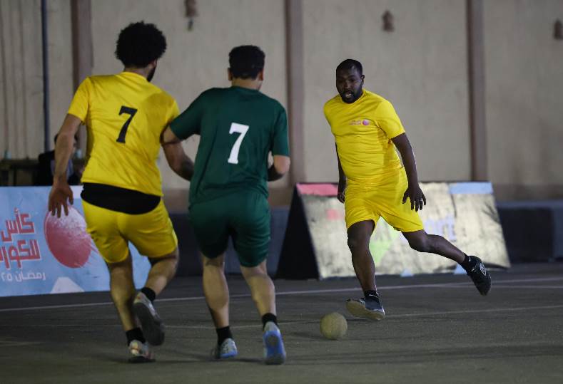 الحريف ضد الأصدقاء