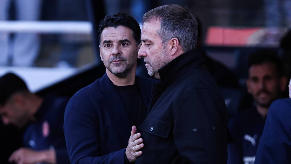 مدرب برشلونة يشيد ببرشلونة