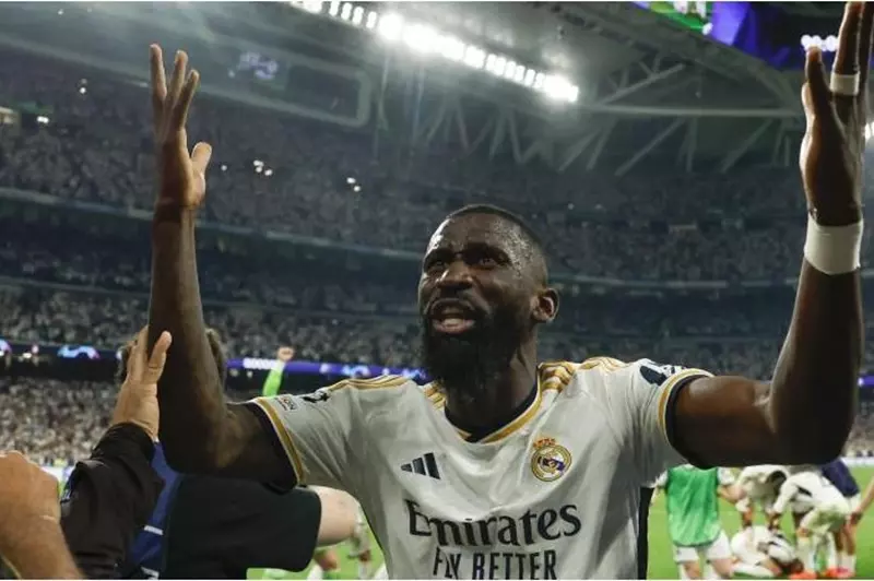 "لا أنوي المغادرة".. آس: أنطونيو روديجر يحسم مستقبله مع ريال مدريد