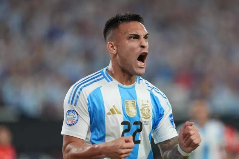 رسمياً.. استبعاد لاوتارو مارتينيز من قائمة الأرجنتين لمواجهتي أوروجواي والبرازيل
