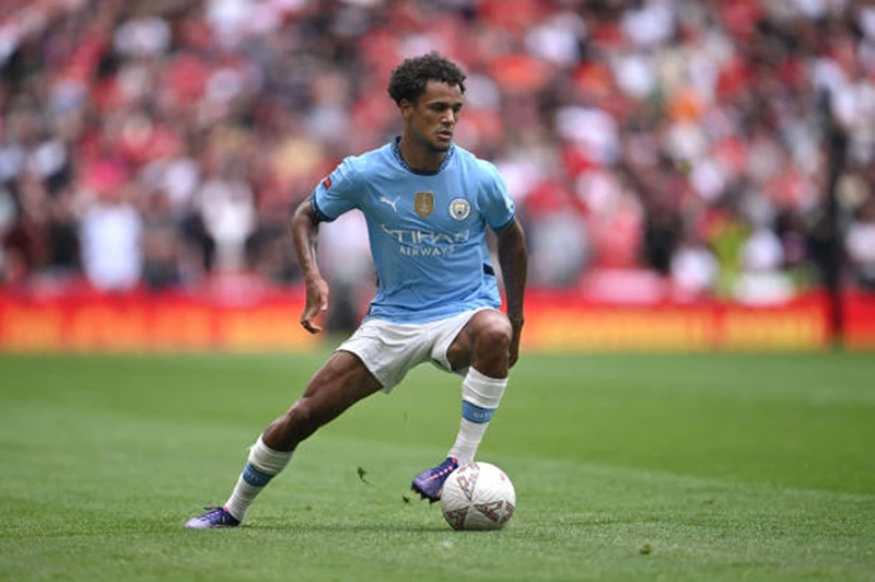 جوارديولا يترقب.. تقارير تكشف موعد عودة أوسكار بوب إلى مانشستر سيتي