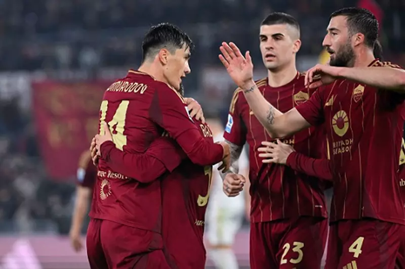 "عاد من الخلف".. روما يواصل انتصاراته ويعبر كومو في الدوري الإيطالي