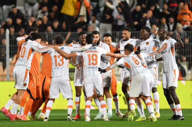 نهضة بركان يفوز على المغرب التطواني.. ونقطتان لحسم اللقب الأول في تاريخه