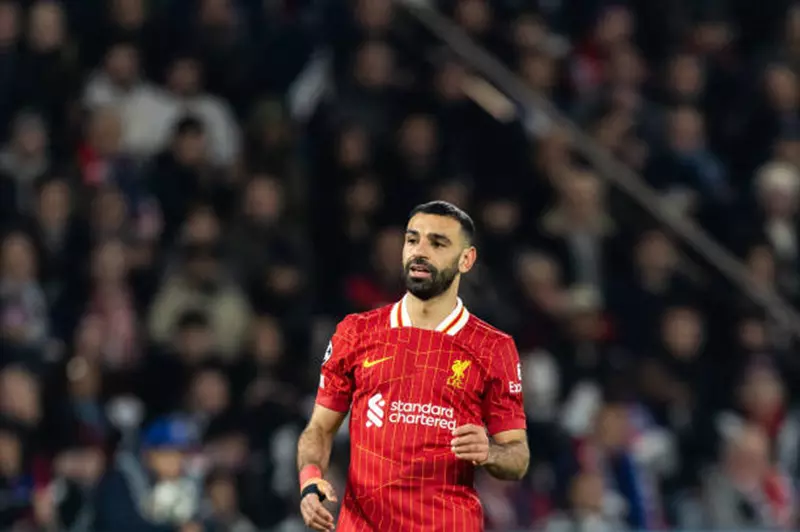 سبورت الإسبانية: صلاح يعرض نفسه على برشلونة.. وعائق وحيد