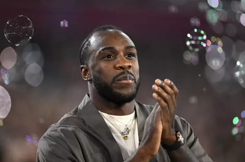 بعد 93 يوما من الحادث المرعب.. أنطونيو يعود إلى ملعب وست هام