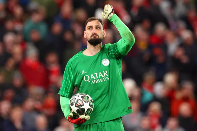 وكيله: أولوية دوناروما الاستمرار مع باريس سان جيرمان.. ولم نصل إلى اتفاق بعد