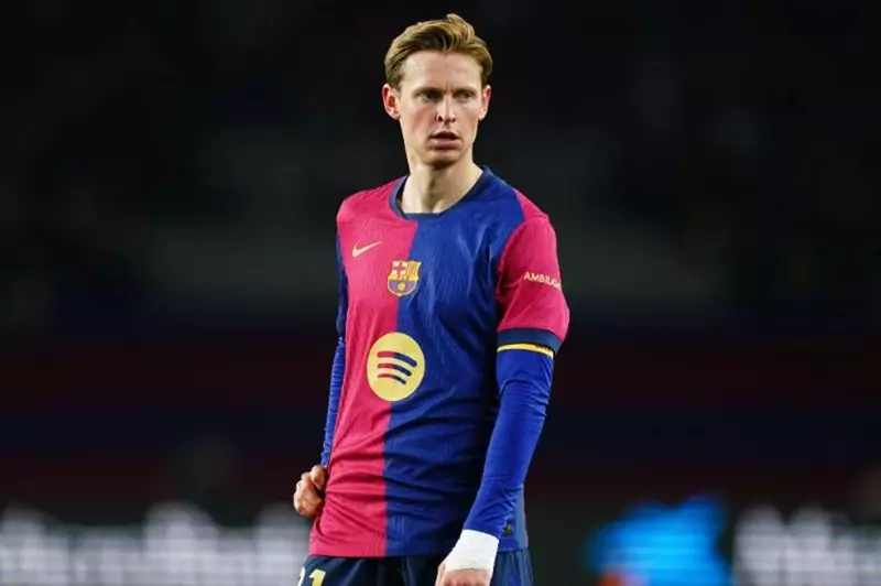 تقرير: برشلونة يضع شرطًا لتجديد دي يونج