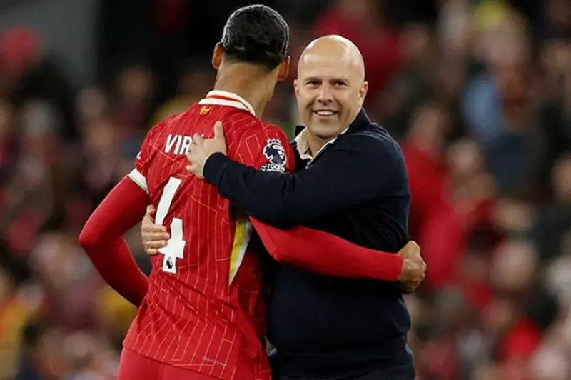 سلوت: لا أعرف شيئا عن مستقبل فان دايك مع ليفربول