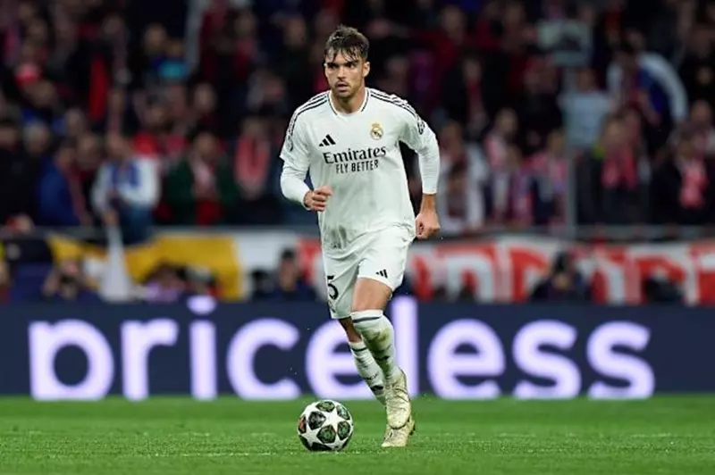 تقارير: ريال مدريد يجدد عقد راؤول أسينسيو