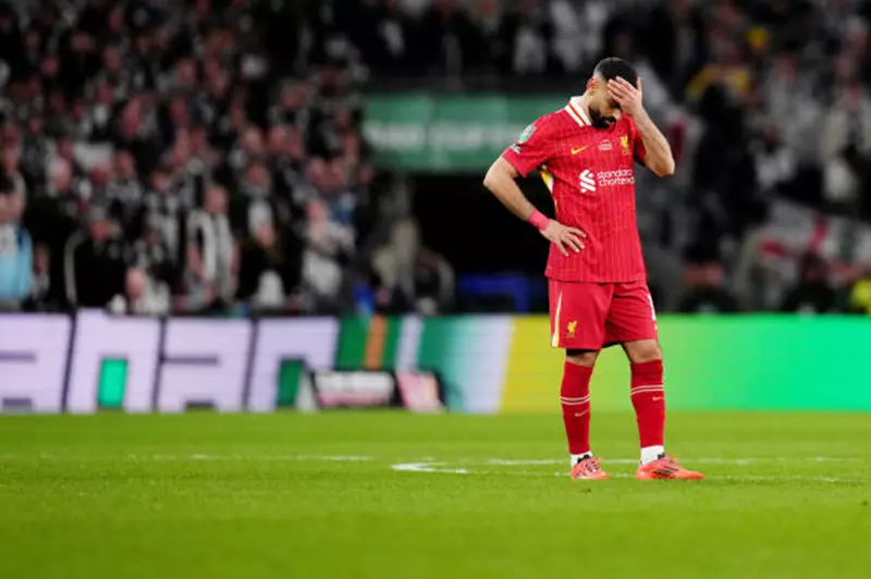 التجديد لصلاح و"ريمونتادا" غائبة.. كيف يخرج ليفربول من كبوة الأسبوع الكارثي؟