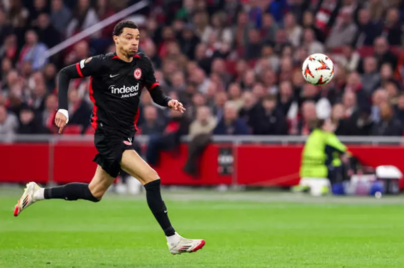 بينهم زميل مرموش السابق.. ديلي ميل: 4 مهاجمين على رادار مانشستر يونايتد