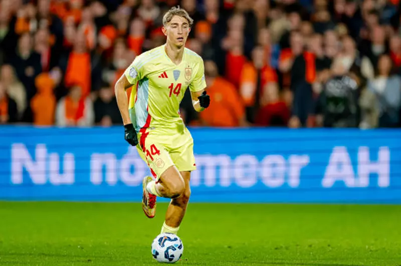 كومان ساخرا: هويسن يشبهني في لون الشعر فقط.. ومن حقه اختيار إسبانيا