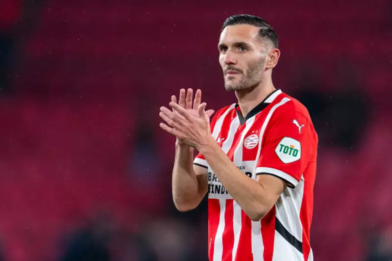 قبل أن يسجل هدفه الأول.. السل ينهي موسم لوكاس بيريز مع آيندهوفن