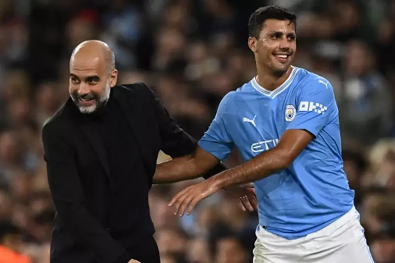 "بلا قرارات غبية".. جوارديولا يأمل في عودة رودري قبل نهاية الموسم