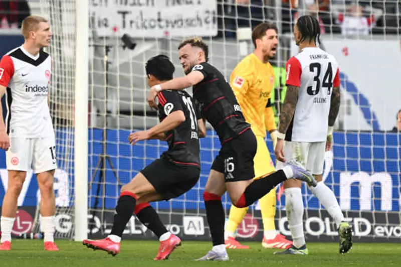 خسر مجددا.. فرانكفورت يواصل السقوط في الدوري الألماني منذ رحيل مرموش