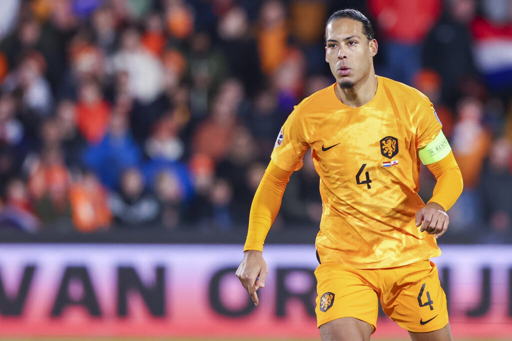 فان دايك يشيد بـ كوبارسي: لاعب رائع وموهبة استثنائية