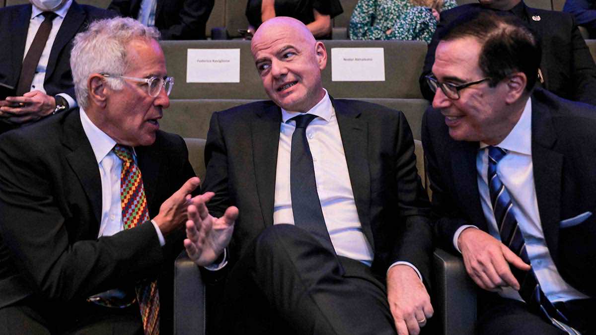 عقوبات جديدة من الفيفا لاتحادات ألبانيا وبولندا والمكسيك بسبب شغب الجمهور