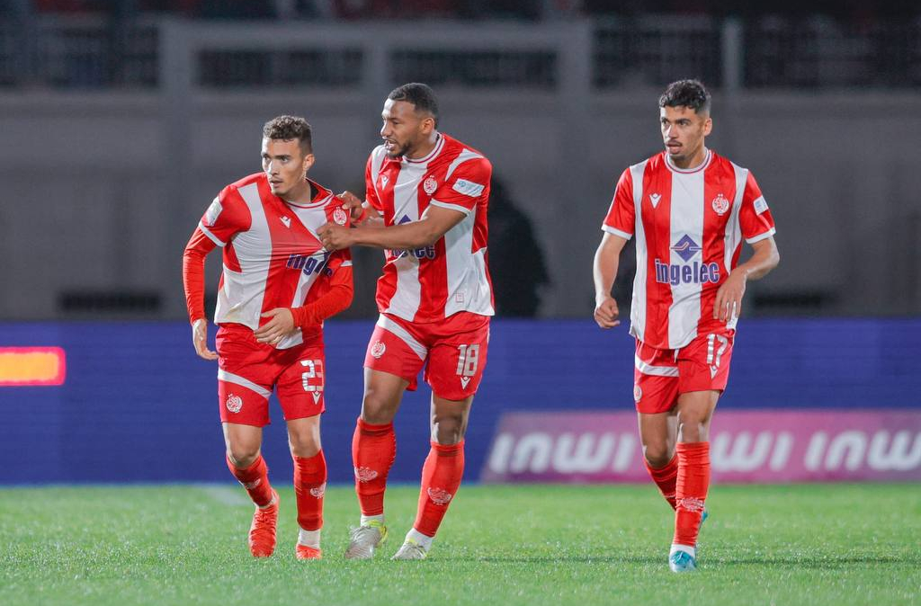 نجما الوداد يعتذران من الجماهير بعد التعدل مع الفتح الرباطي