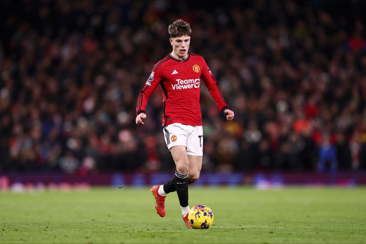 برشلونة يراقب جارناتشو عن كثب.. هل يكون الوجهة القادمة للنجم الأرجنتيني؟