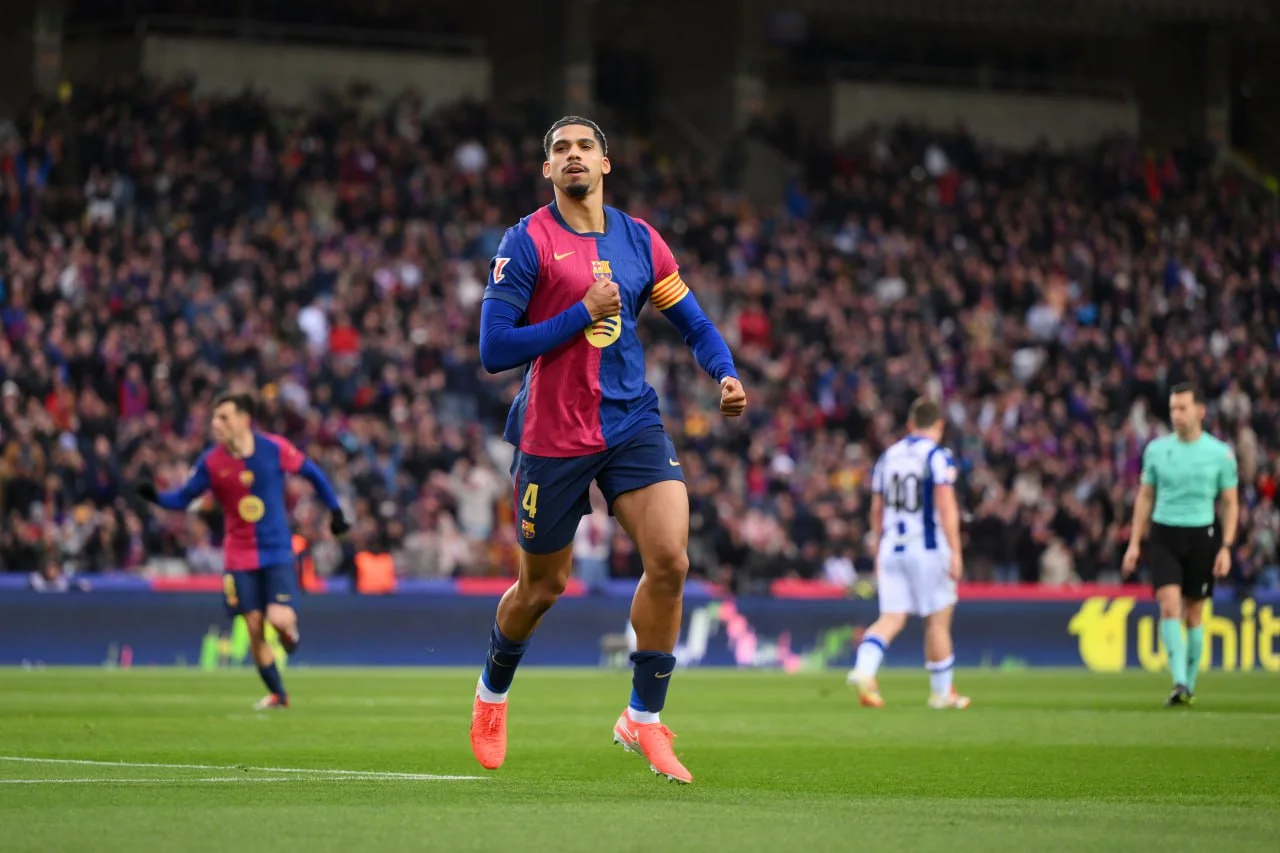 طائرة خاصة تحل أزمة رافينيا وأرواخو بشأن مباراة برشلونة ضد أوساسونا