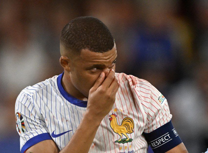 هل تبتسم له الكرة الذهبية؟ مبابي أسرع من رونالدو وأقرب لميسي في سباق الأساطير