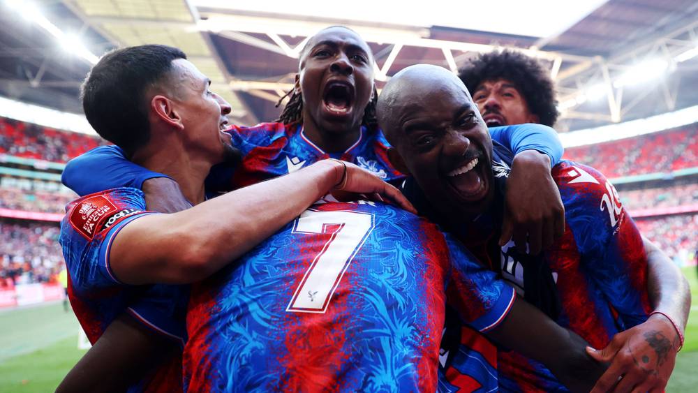 سار منقذ كريستال بالاس