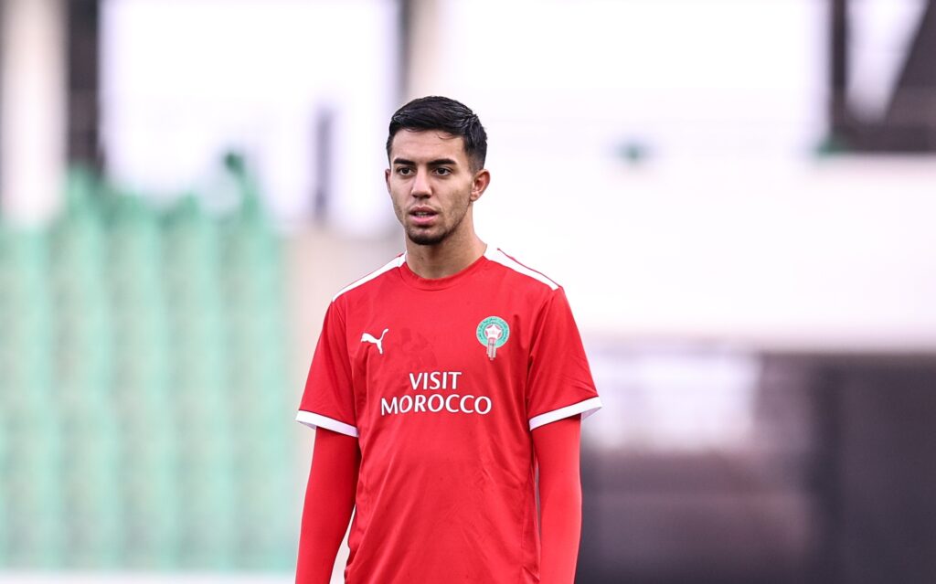 إلياس أخوماش يُسرع تعافيه قبل كأس أمم إفريقيا 2025