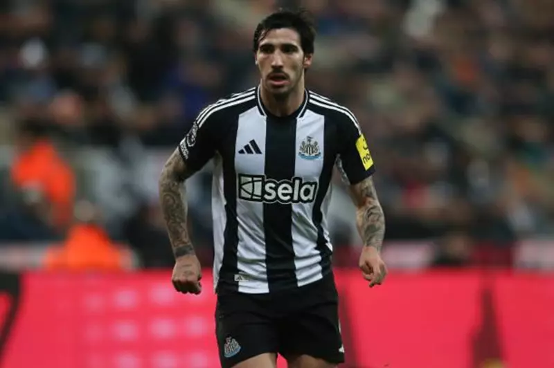 تونالي وفاجيولي ضمنهم.. تقارير: التحقيق مع 13 لاعبًا بسبب المراهنات في إيطاليا