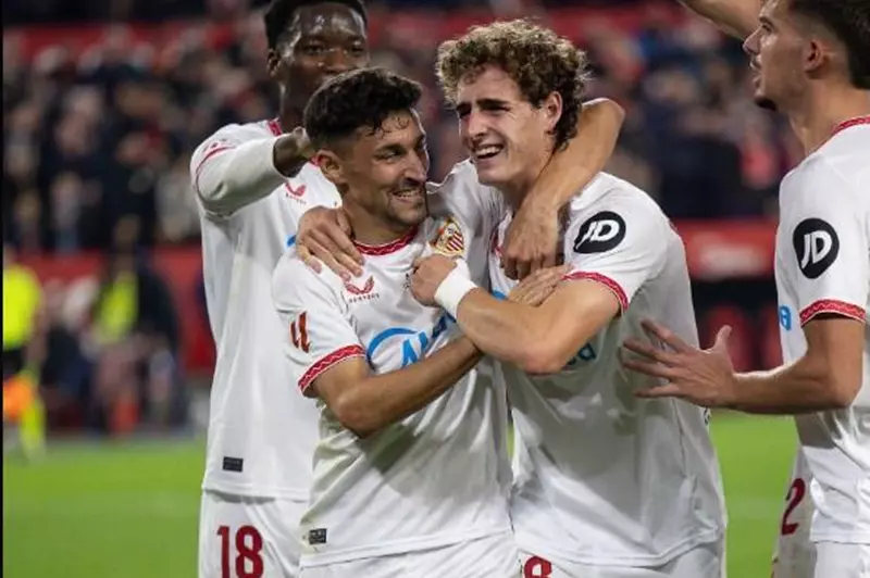 إشبيلية يكتفي بالتعادل أمام آلافيس ويُوقف سلسلة الهزائم في الدوري الإسباني