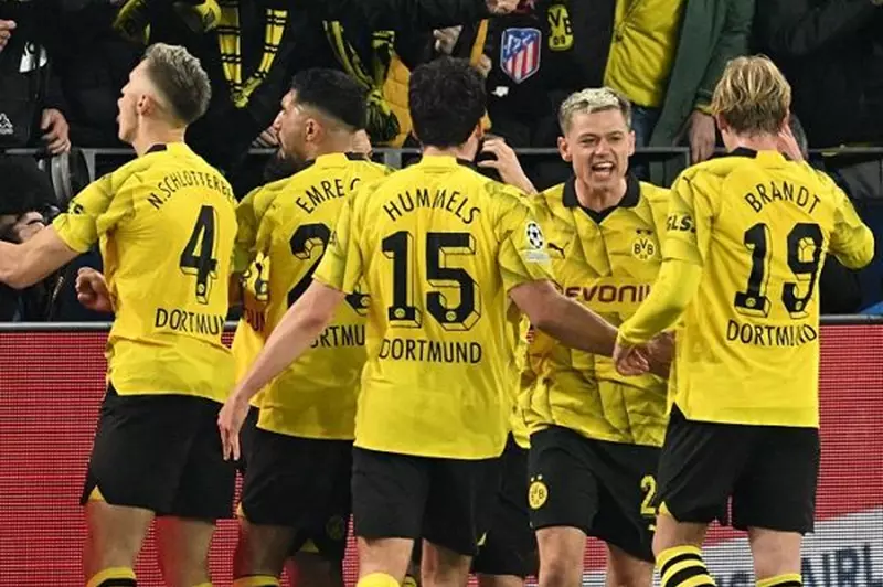 مدرب بروسيا دورتموند: برشلونة وبايرن ميونخ متشابهان.. ويجب علينا التحلي بالشجاعة