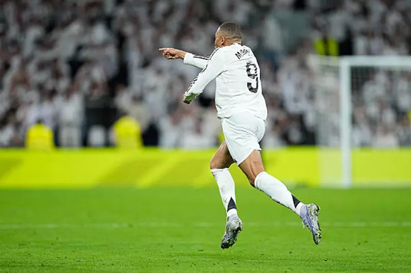 مبابي: رونالدو قدم لي الكثير من النصائح منذ انضمامي إلى ريال مدريد.. والألقاب أهم