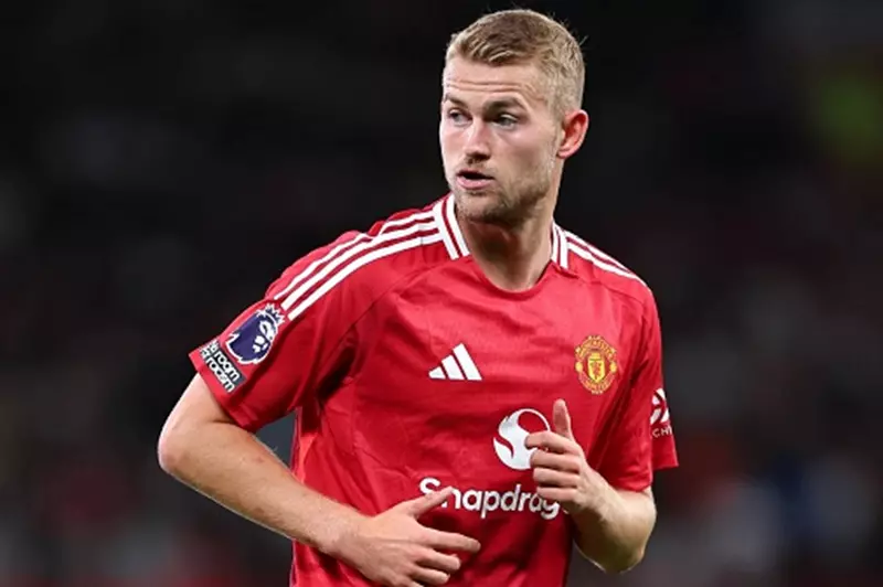 تقارير: إنتر ميلان يدرس التعاقد مع دي ليخت على سبيل الإعارة