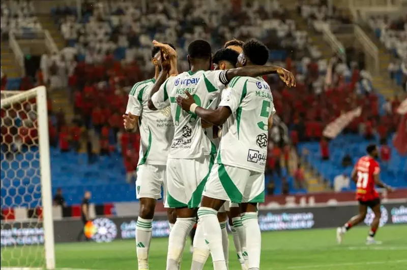 لاعب أهلي جدة: تعاهدنا على عدم التفريط في أي نقطة حتى نهاية الموسم