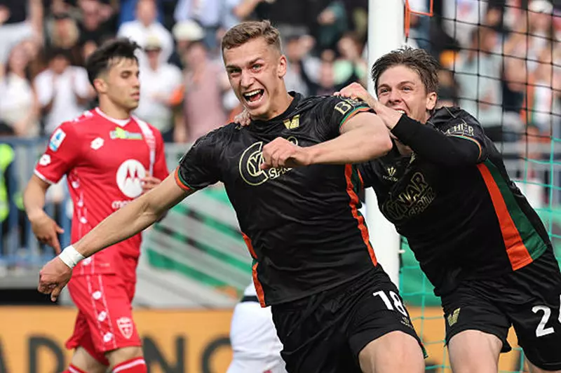 فينيزيا ينعش آماله في البقاء بالدوري الإيطالي